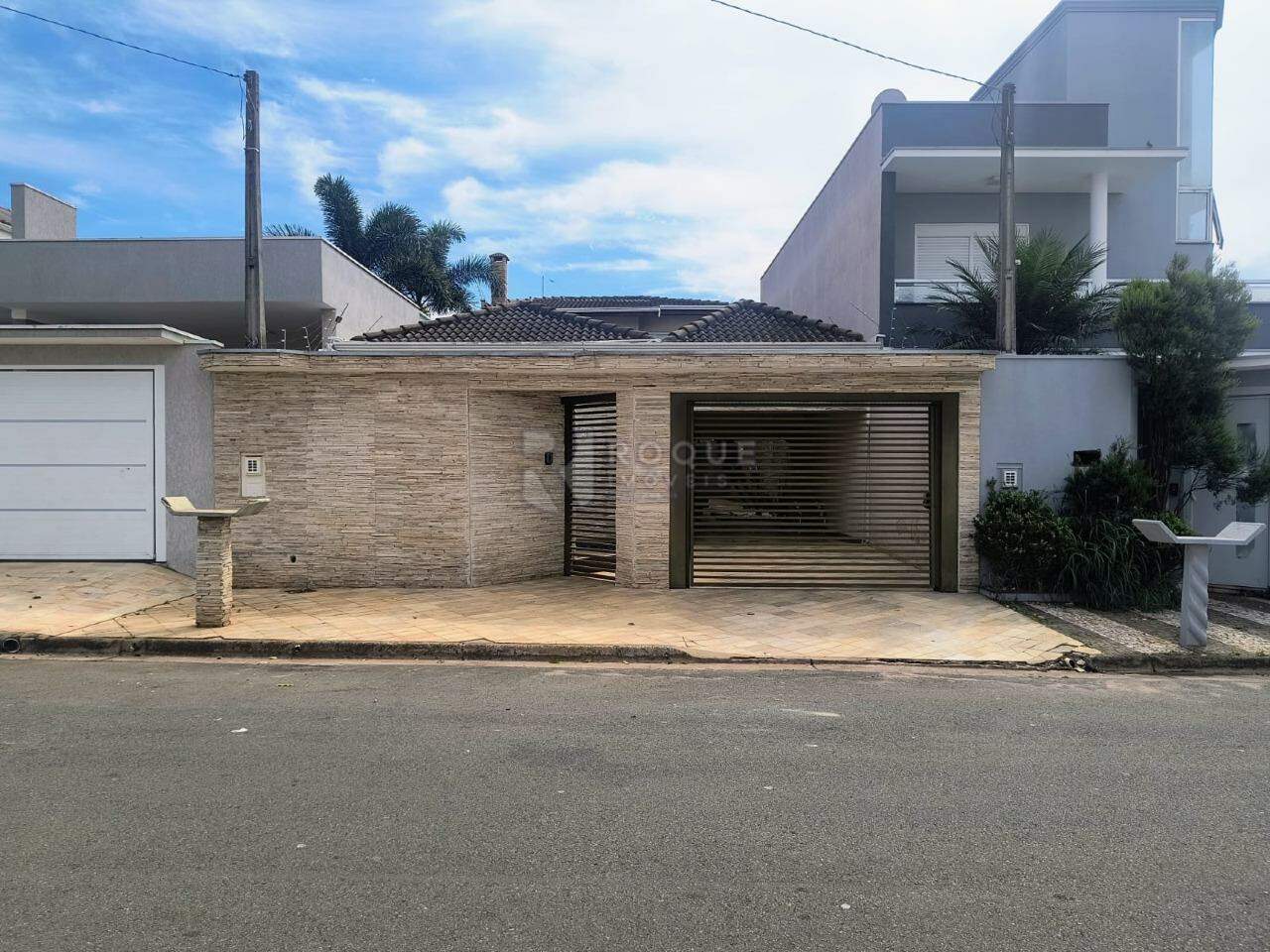 Casa em condomínio para aluguel no bairro Jardim Solar dos Nobres: Fachada
