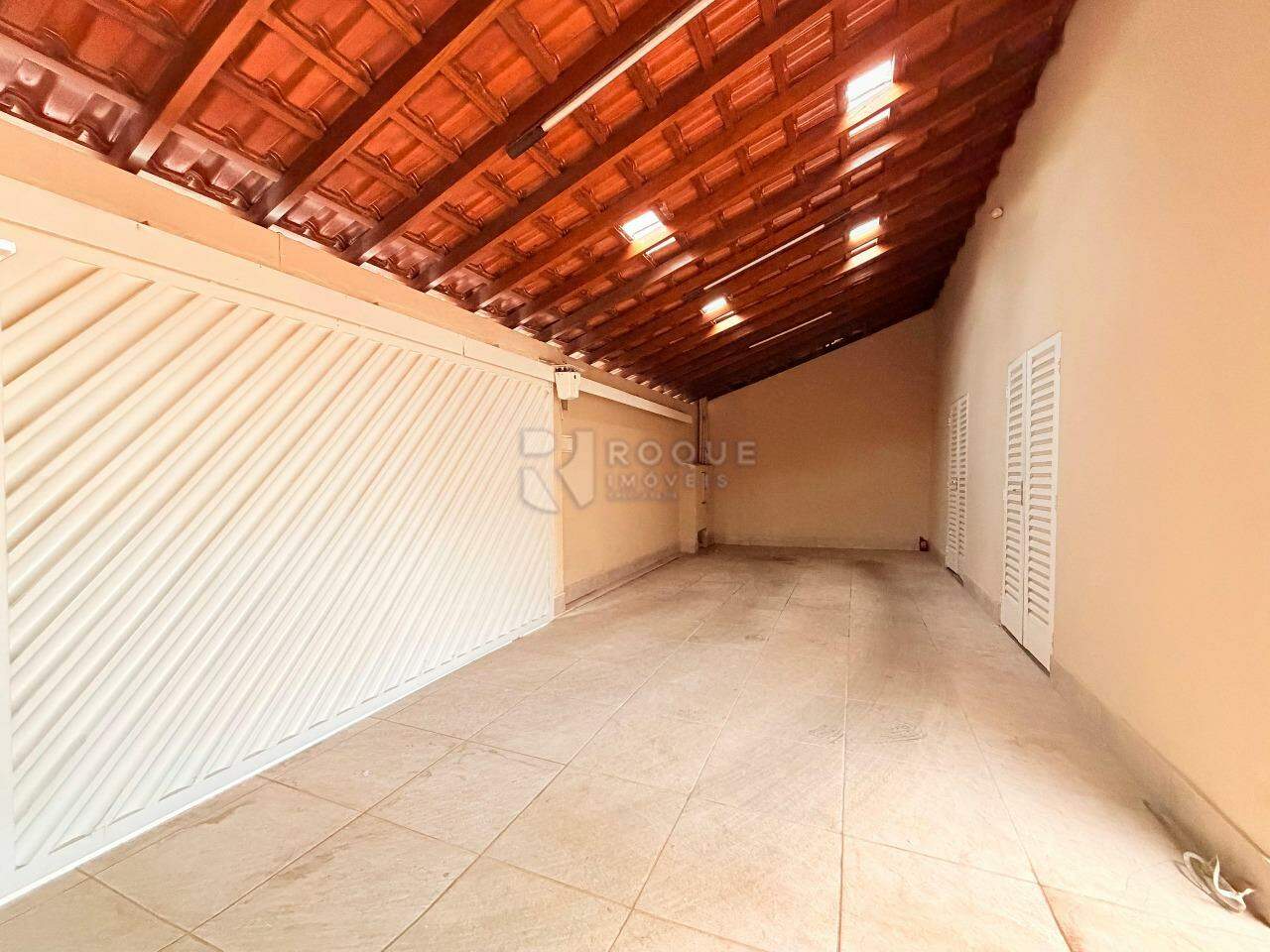 Casa Residencial para aluguel no bairro Jardim Glória: Garagem 