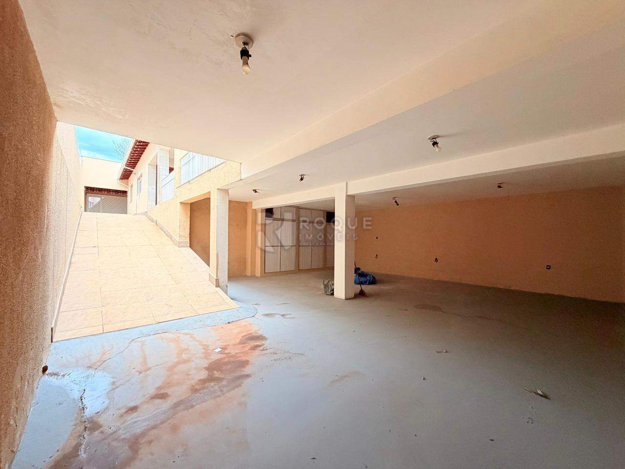 Casa Residencial para aluguel no bairro Jardim Glória: Quintal