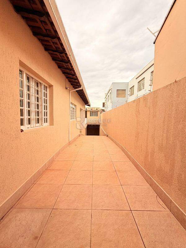 Casa Residencial para aluguel no bairro Jardim Glória: Corredor
