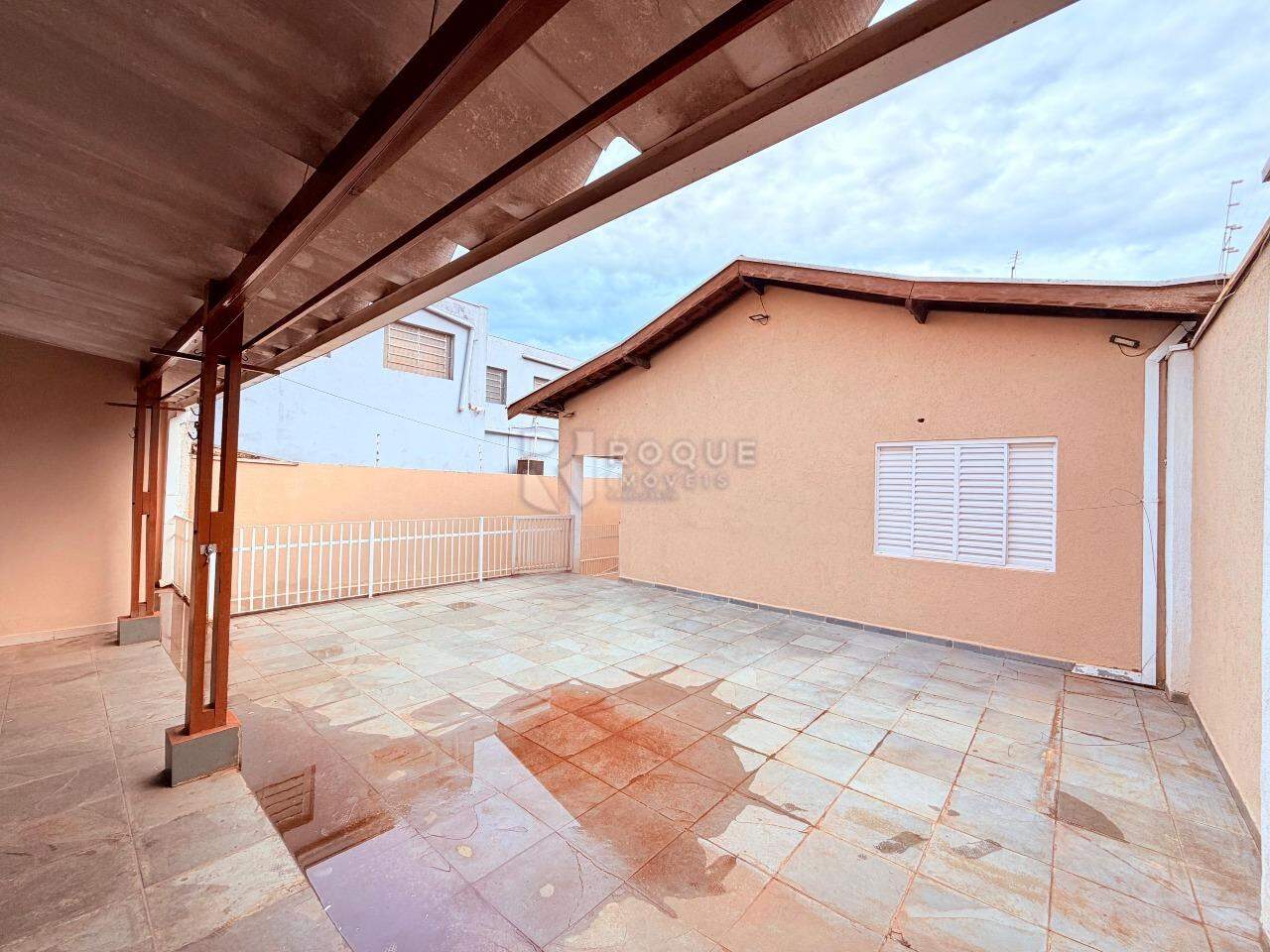 Casa Residencial para aluguel no bairro Jardim Glória: Quintal