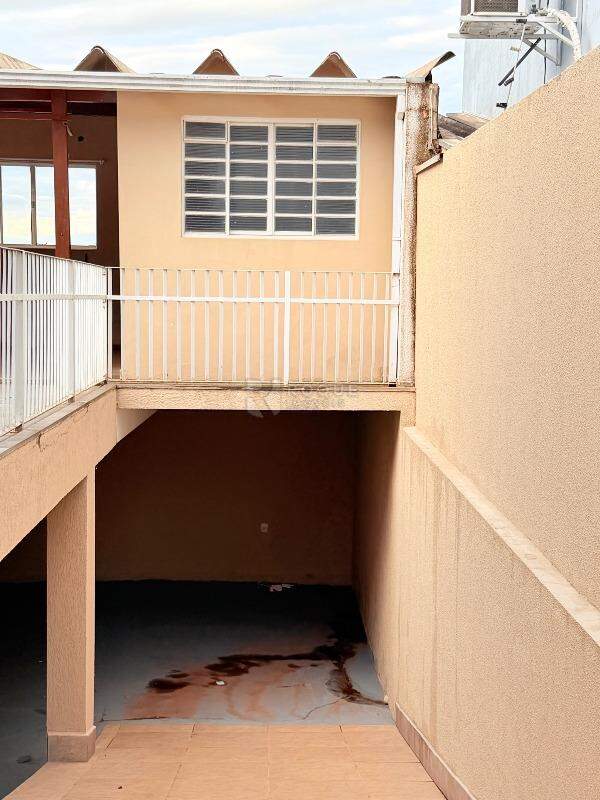 Casa Residencial para aluguel no bairro Jardim Glória: Quintal