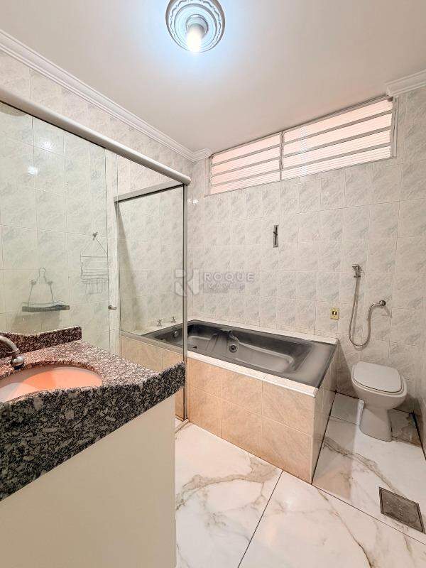 Casa Residencial para aluguel no bairro Jardim Glória: Wc suíte