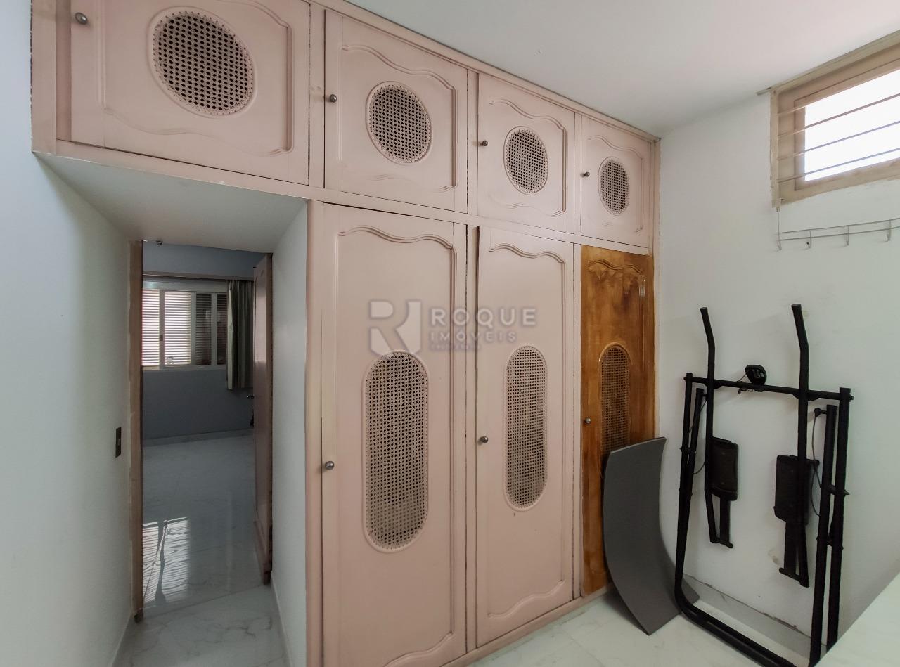 Casa Comercial para aluguel no bairro Jardim Mercedes: Closet suíte 