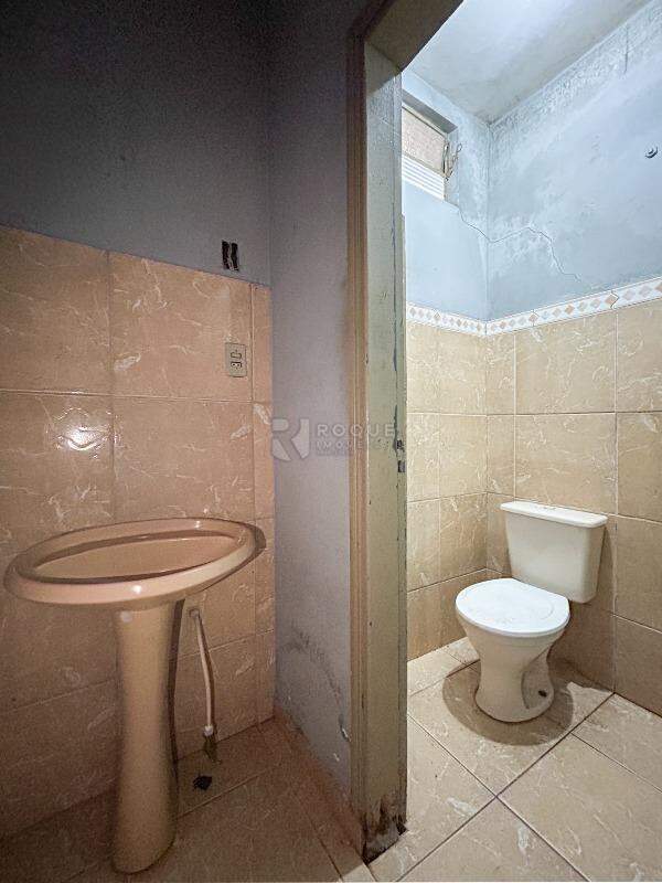 Chácara para aluguel no bairro Bairro do Pinhal: WC social Rancho