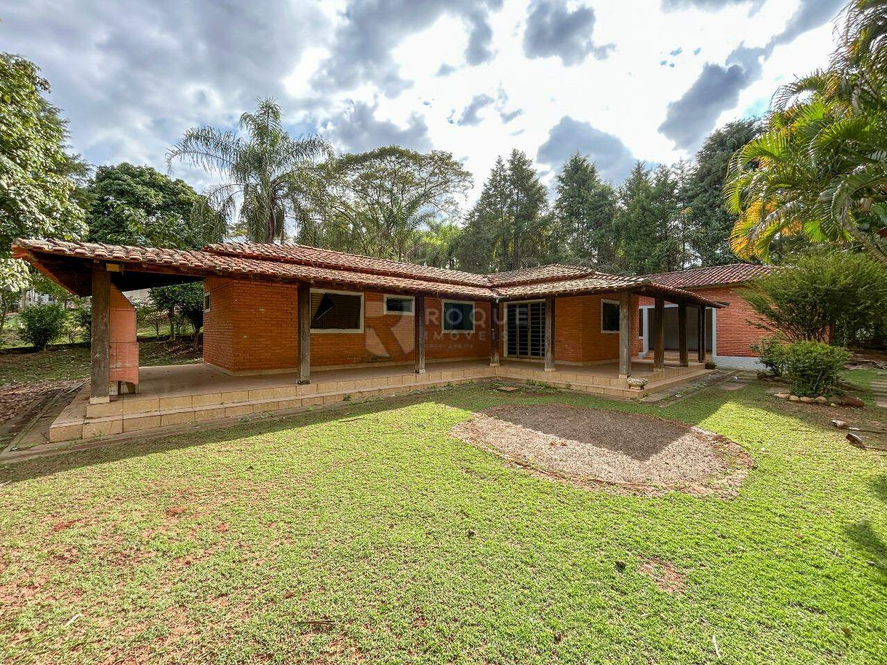 Chácara para aluguel no bairro Bairro do Pinhal: Frente casa