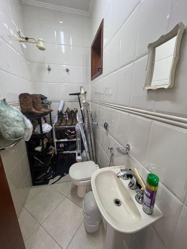 Casa em condomínio à venda no bairro Jardim Itapoã: BANHEIRO SERVIÇO