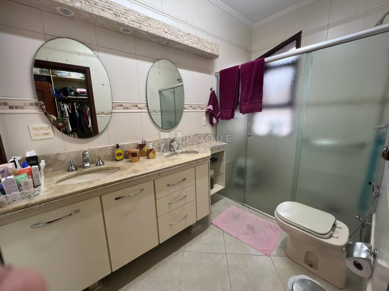 Casa em condomínio à venda no bairro Jardim Itapoã: BANHEIRO SUÍTE