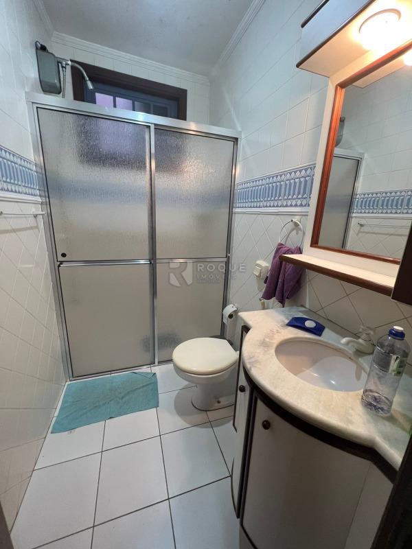 Casa em condomínio à venda no bairro Jardim Itapoã: Banheiro hospedes