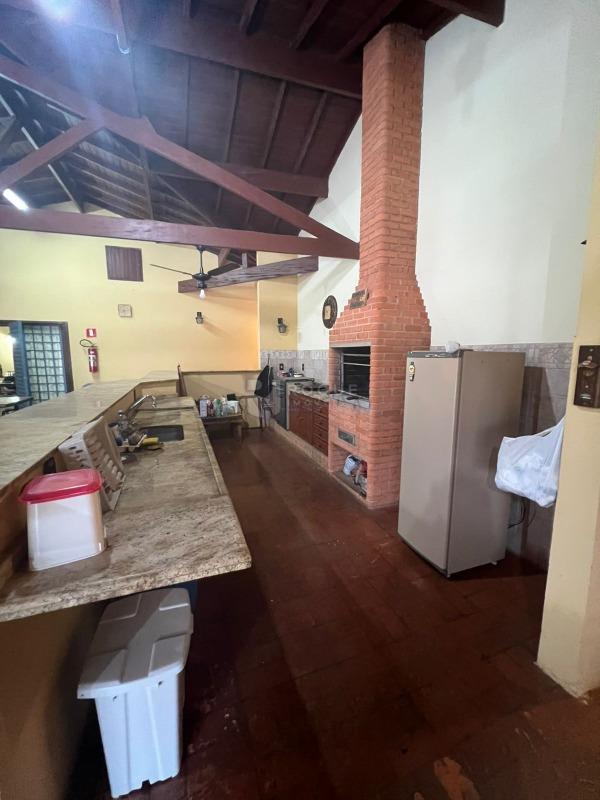 Casa em condomínio à venda no bairro Jardim Itapoã: churrasqueira