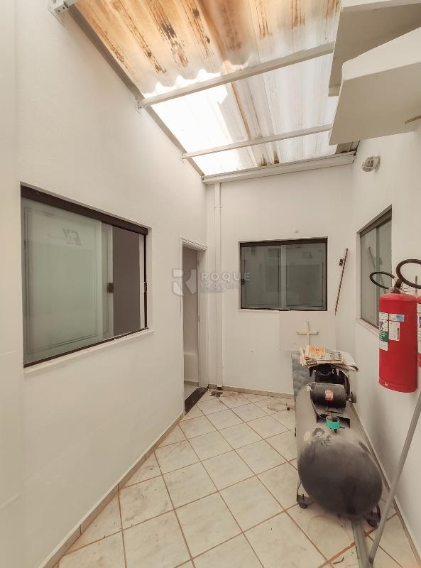 Salas/Conjuntos para aluguel no bairro Centro: Fundo 