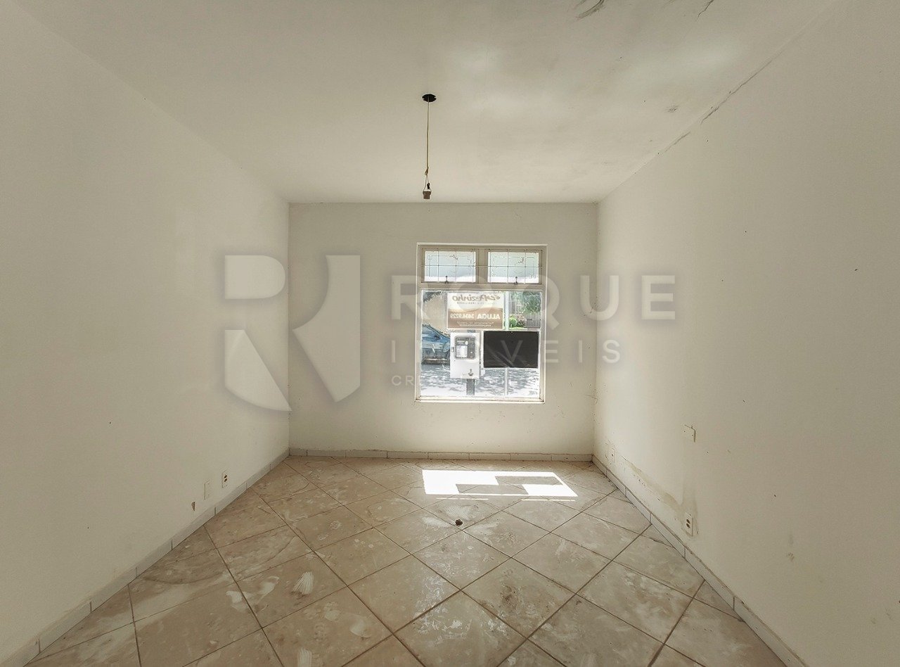 Casa Comercial à venda no bairro Centro: Sala 2