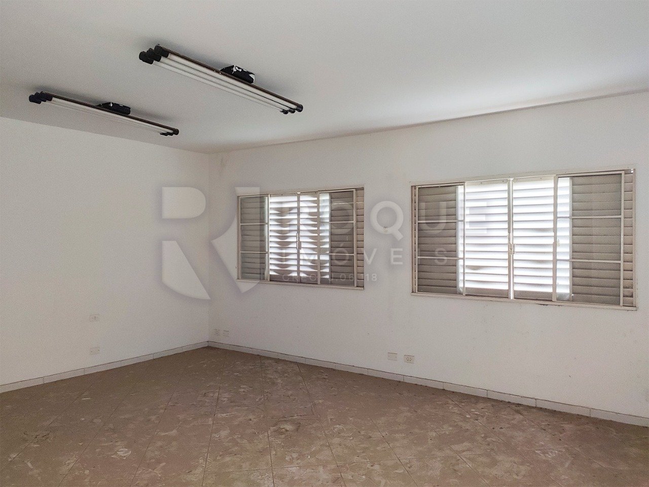 Casa Comercial à venda no bairro Centro: Sala 5