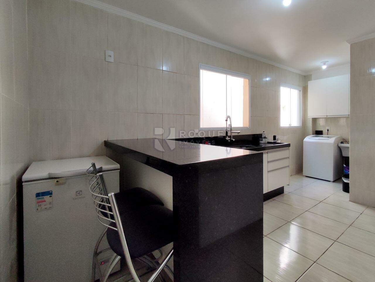 Apartamento à venda no bairro Chácaras Antonieta: COZINHA