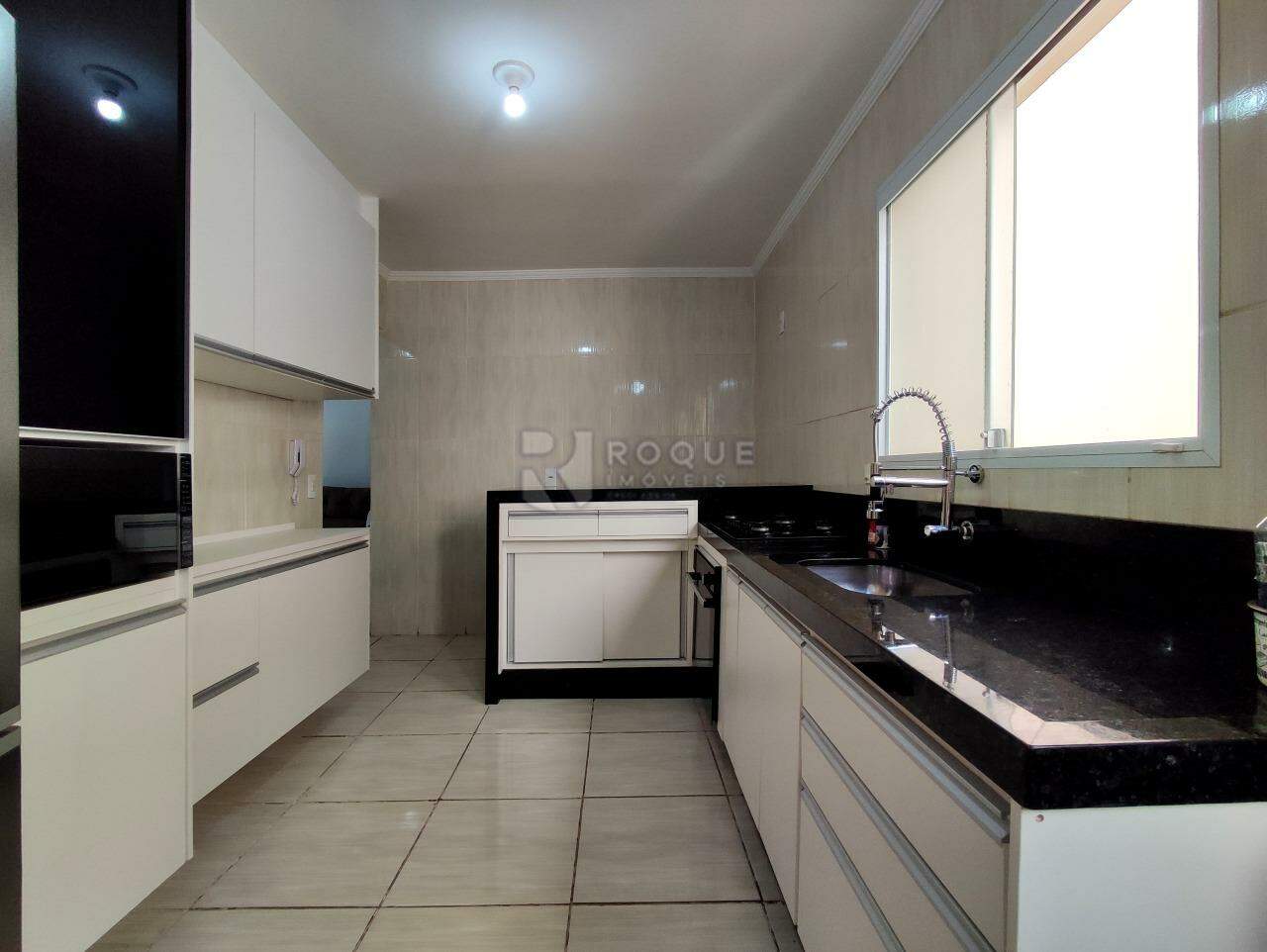 Apartamento à venda no bairro Chácaras Antonieta: COZINHA