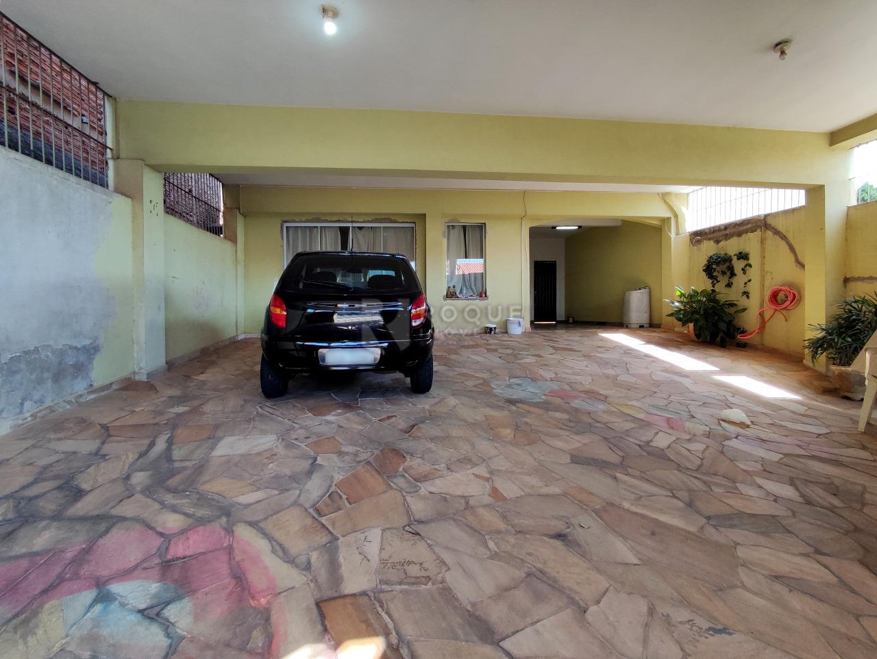 Casa Residencial à venda no bairro Parque Hippolyto: GARAGEM