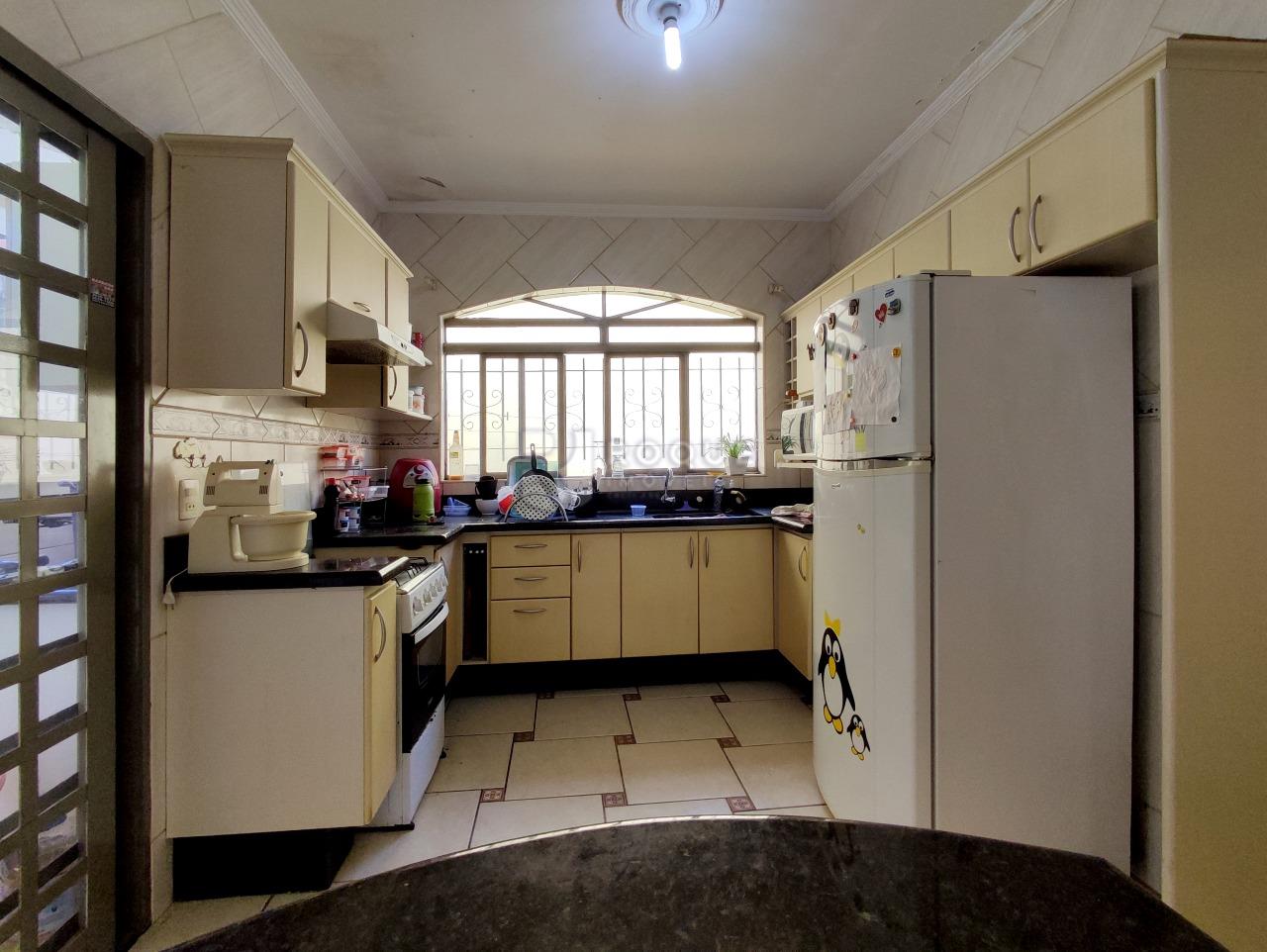 Casa Residencial à venda no bairro Parque Hippolyto: COZINHA