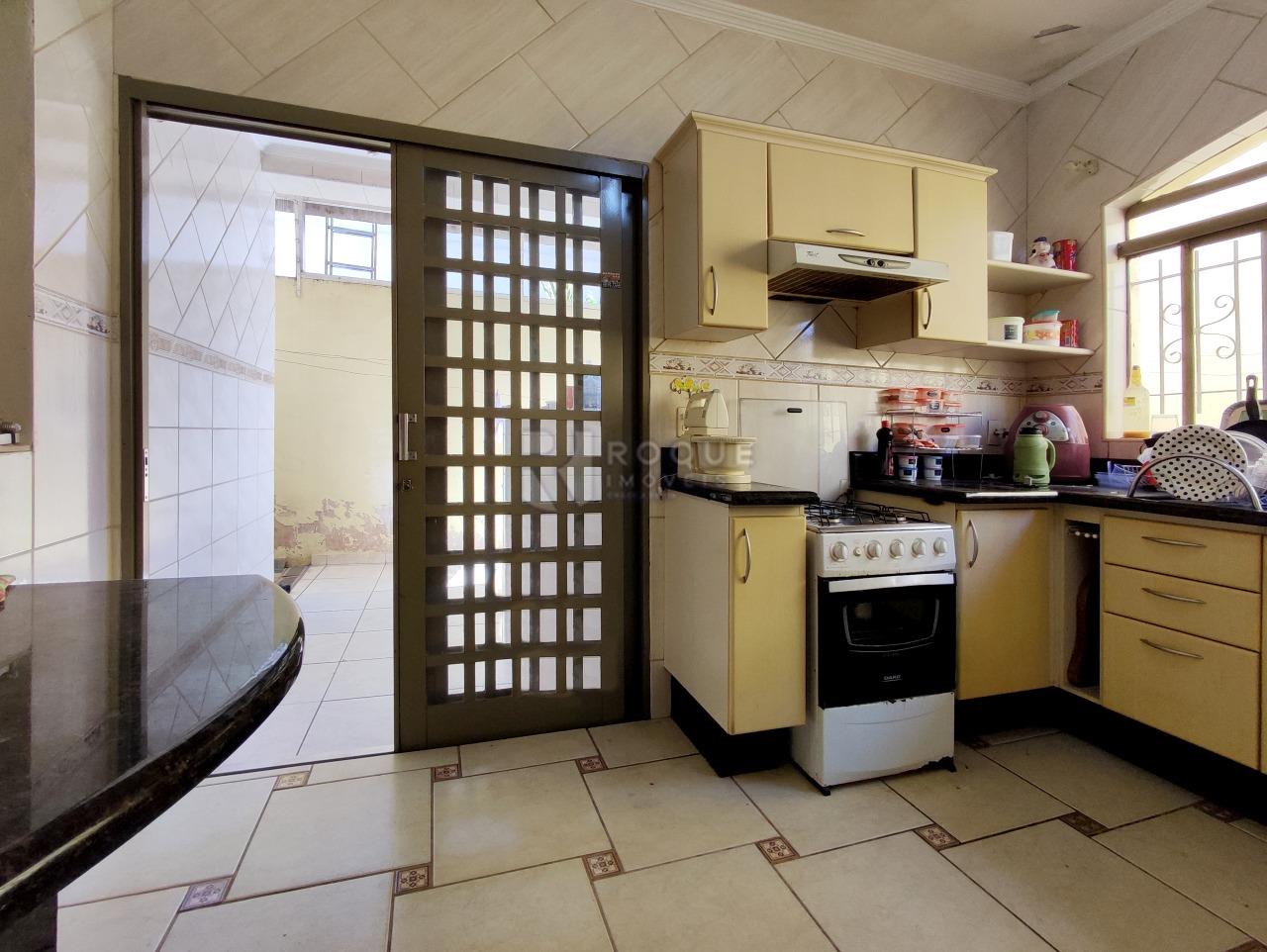 Casa Residencial à venda no bairro Parque Hippolyto: COZINHA