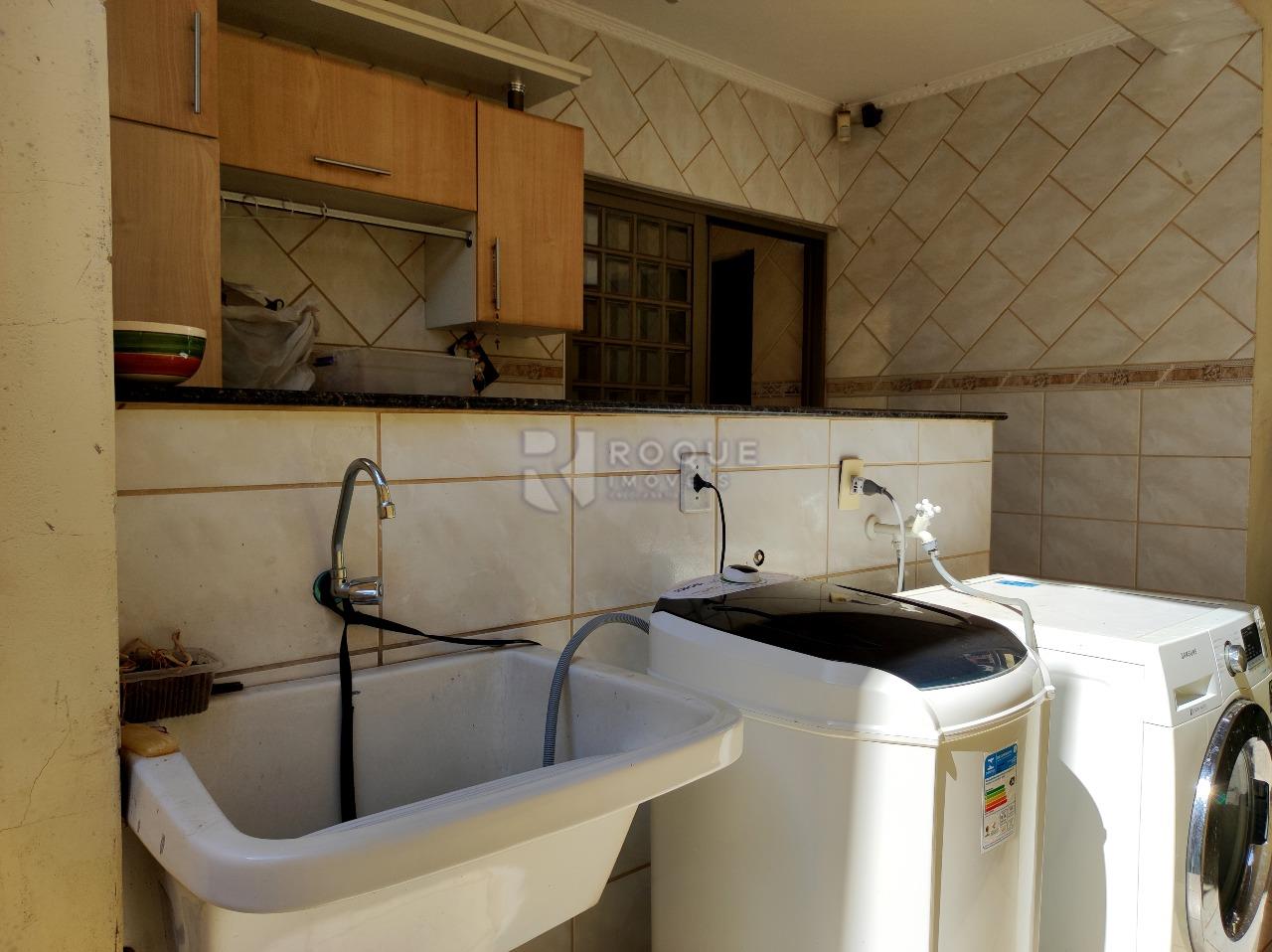 Casa Residencial à venda no bairro Parque Hippolyto: LAVANDERIA