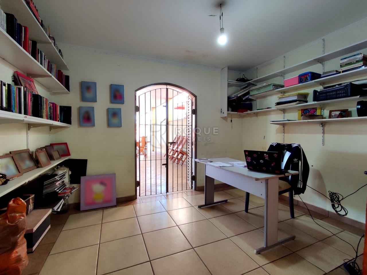 Casa Residencial à venda no bairro Parque Hippolyto: BIBLIOTECA