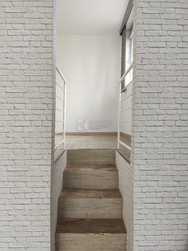 Prédio Comercial à venda no bairro Centro: Acesso sala 2