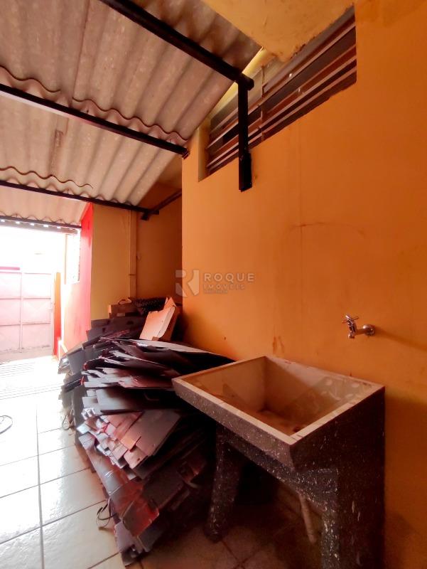 Prédio Comercial à venda no bairro Centro: ÁREA DE SERVIÇO