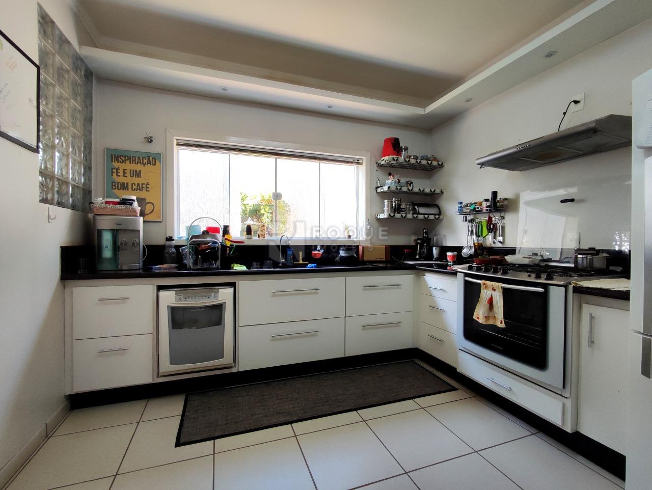 Casa Residencial à venda no bairro Jardim Santa Cecília: COZINHA