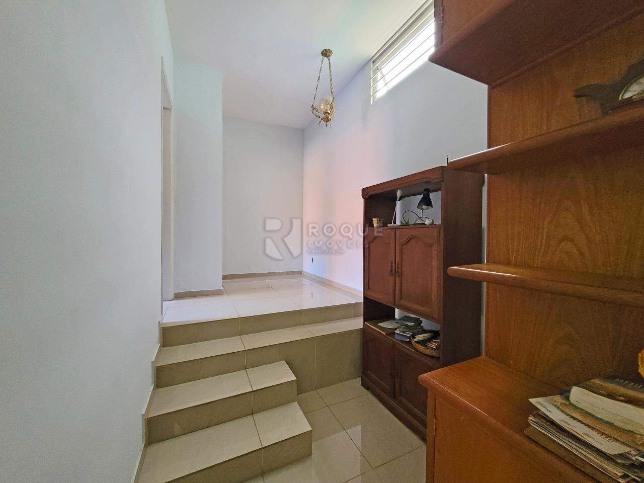 Casa Residencial à venda no bairro Jardim Mercedes: CORREDOR C/ ARMÁRIOS