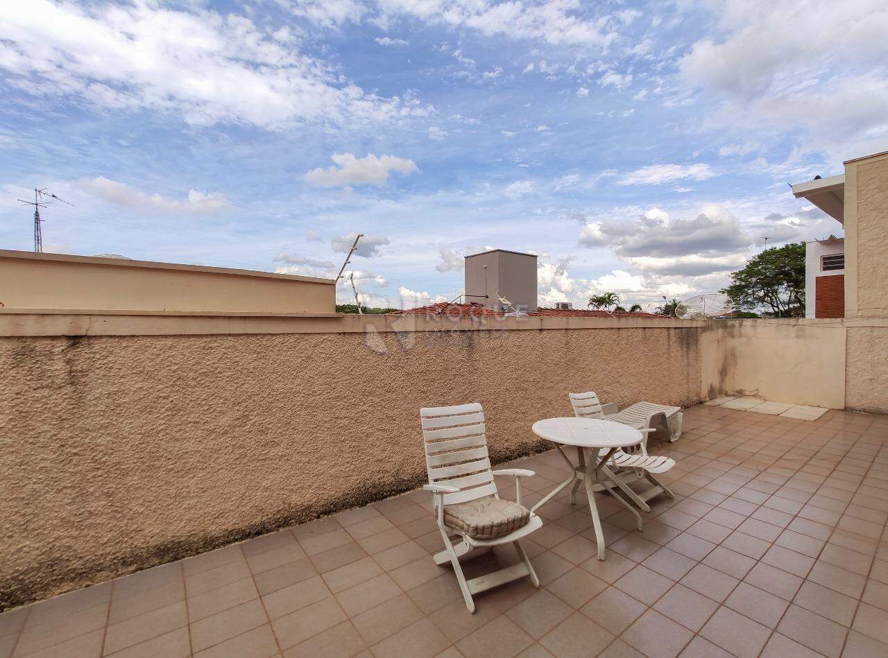Casa Residencial à venda no bairro Jardim Mercedes: Fundo 