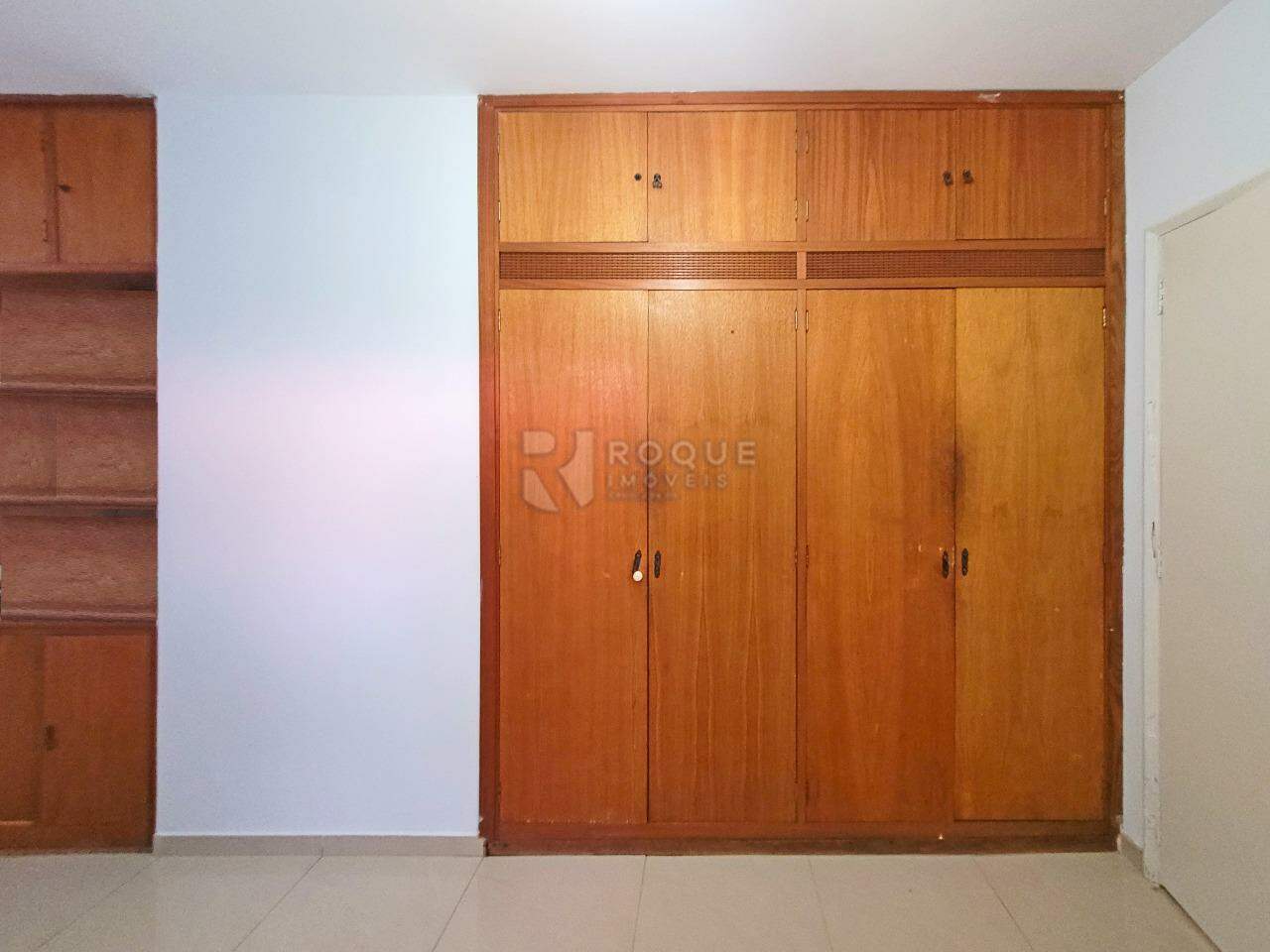 Casa Residencial à venda no bairro Jardim Mercedes: CORREDOR C/ ARMÁRIOS