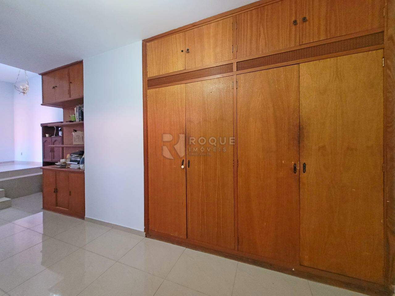 Casa Residencial à venda no bairro Jardim Mercedes: CORREDOR C/ ARMÁRIOS