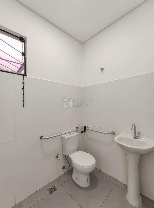 Salão para aluguel no bairro Parque Pompeu: WC social 