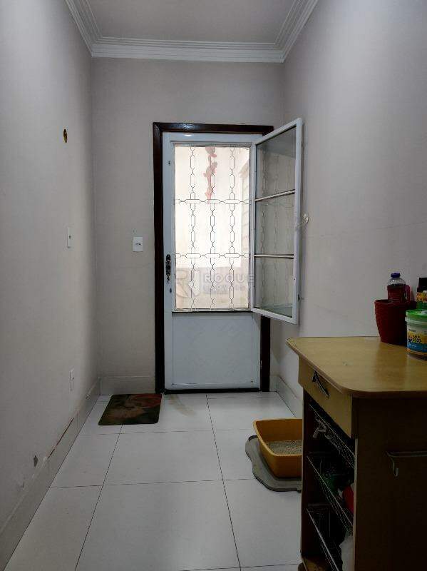 Casa Residencial à venda no bairro Vila Claudia: CORREDOR INTERNO 1
