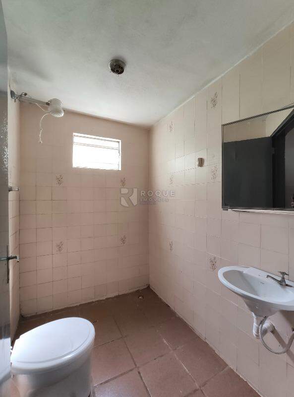 Casa Residencial para aluguel no bairro Jardim das Laranjeiras: WC fundo
