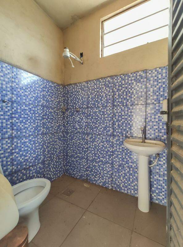 Chácara para aluguel no bairro Bairro dos Pires: WC fundo 2