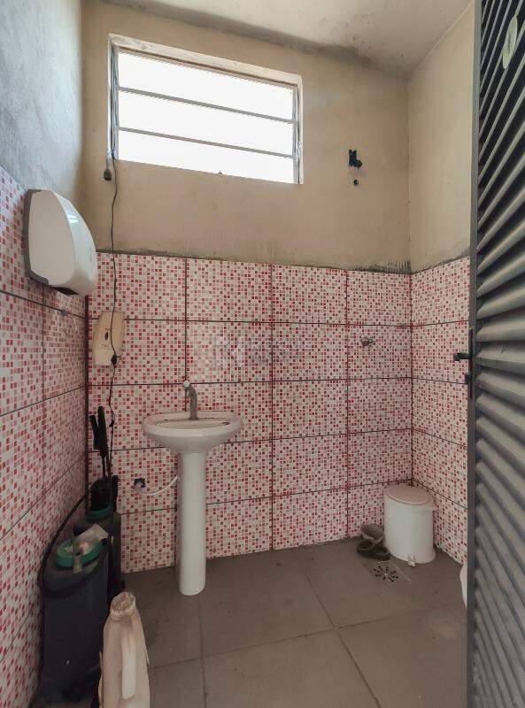 Chácara para aluguel no bairro Bairro dos Pires: WC fundo 1