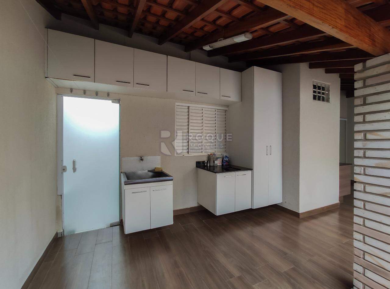 Casa Residencial para aluguel no bairro Parque Residencial Abílio Pedro: Área de serviço 