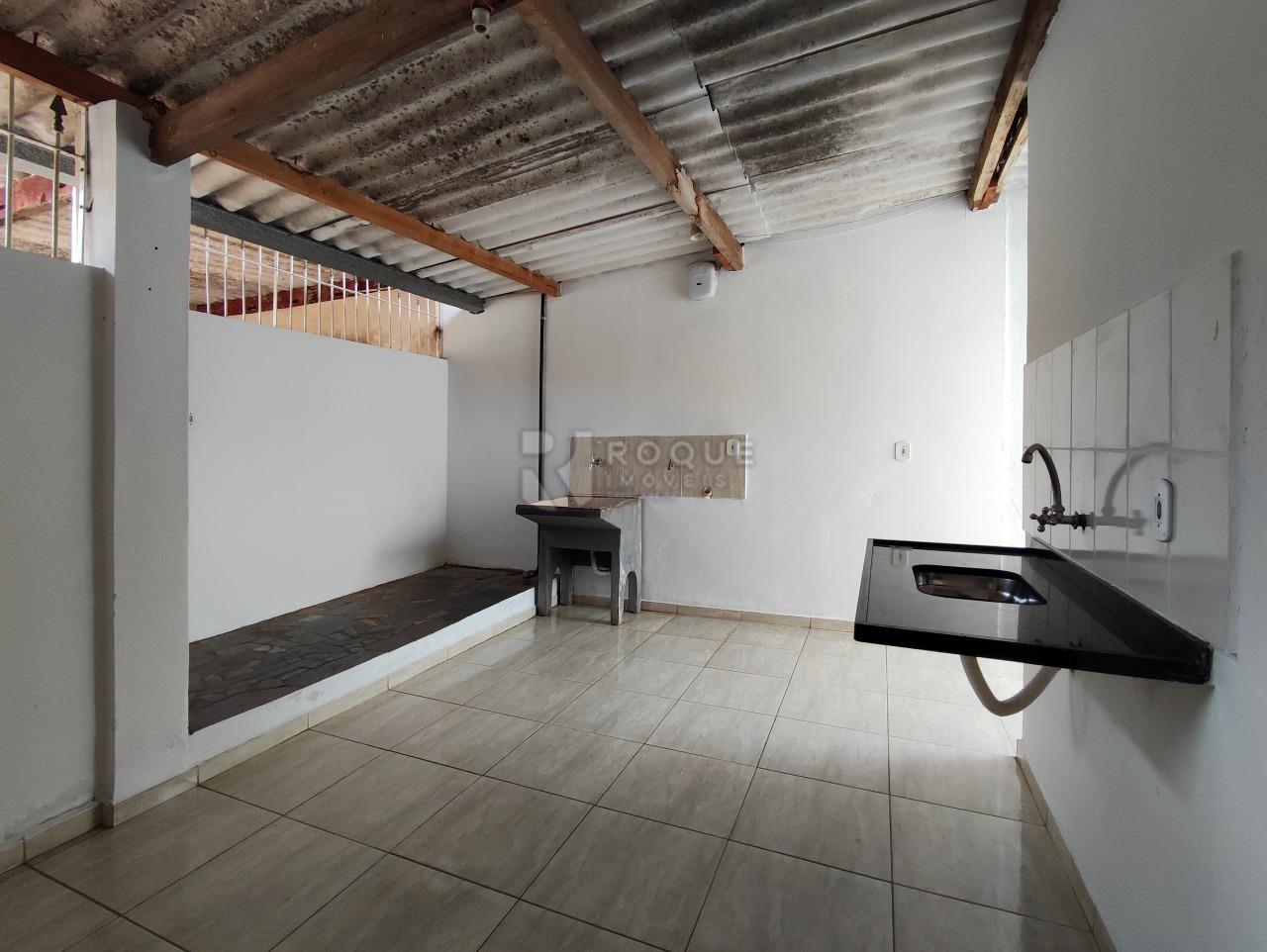 Casa Residencial à venda no bairro Jardim Nova Suiça: ÁREA DE SERVIÇO