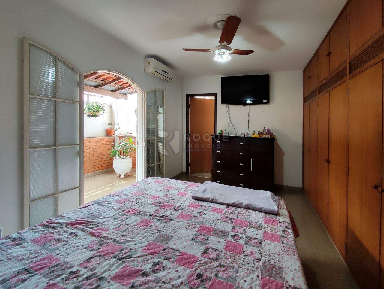 Casa Residencial à venda no bairro Jardim São Roque: SUÍTE