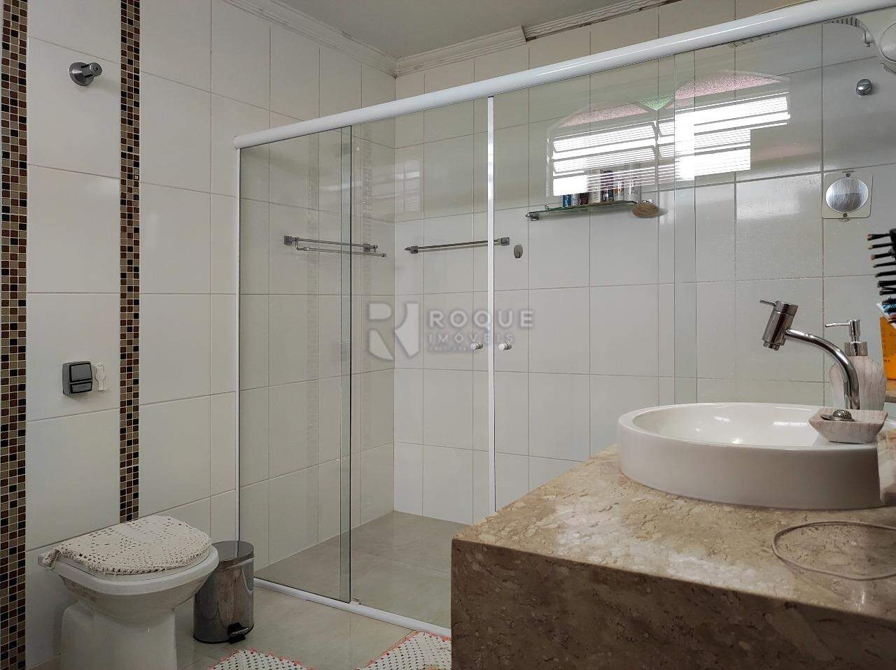 Casa Residencial à venda no bairro Jardim São Roque: WC DA SUÍTE