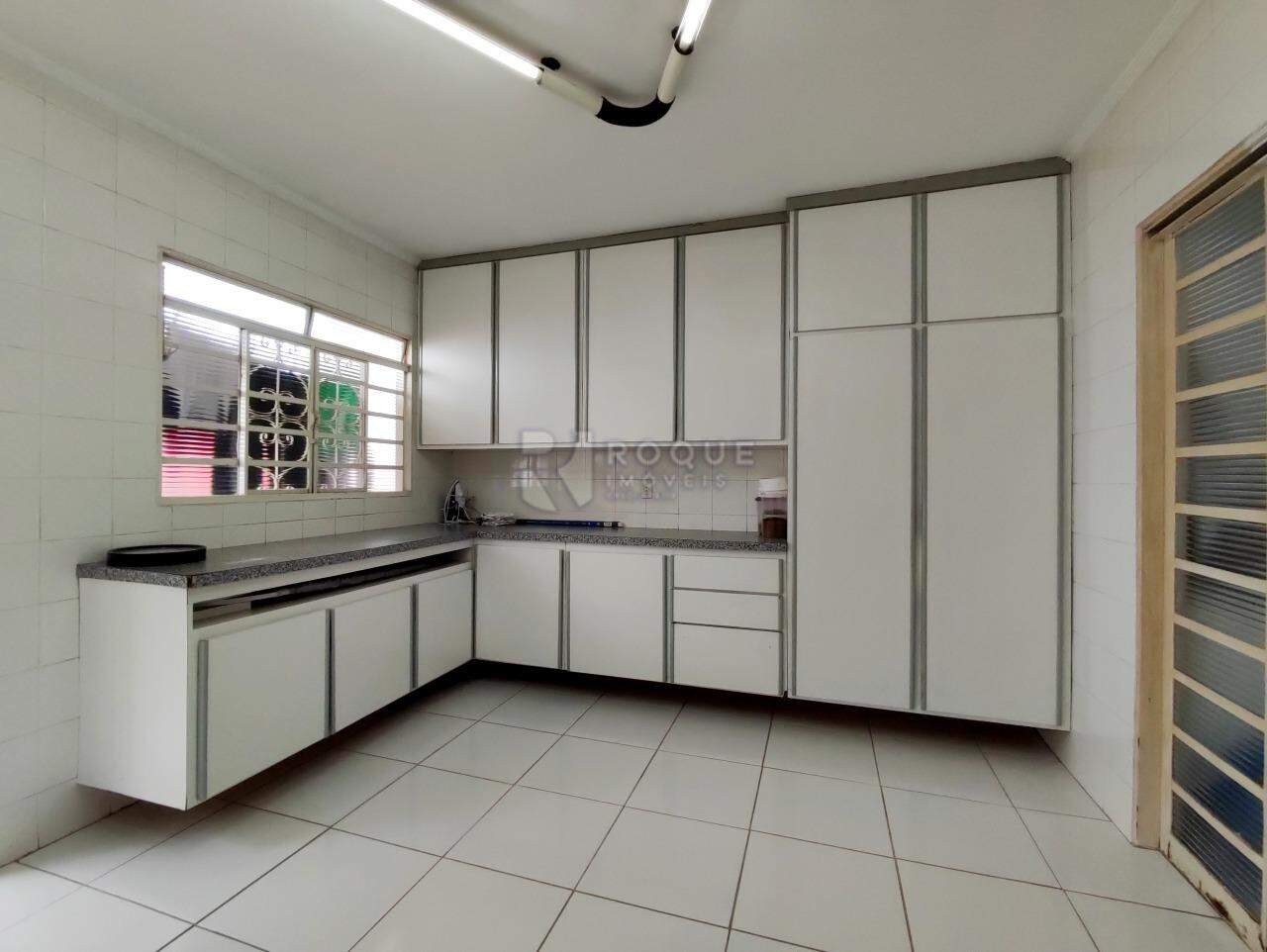 Casa Residencial à venda no bairro Jardim São Roque: ÁREA DE SERVIÇO