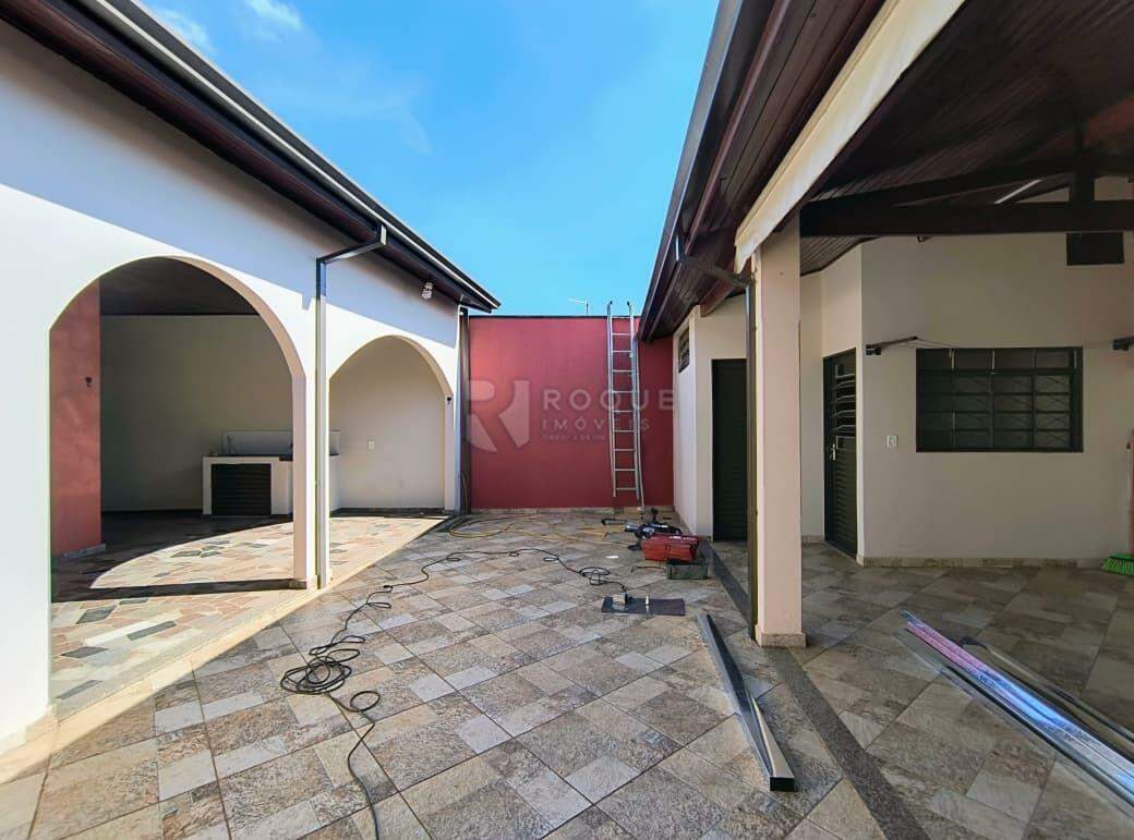 Casa Residencial para aluguel no bairro Jardim Arruda: Fundos