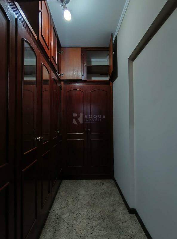 Casa Residencial para aluguel no bairro Jardim Arruda: Closet 