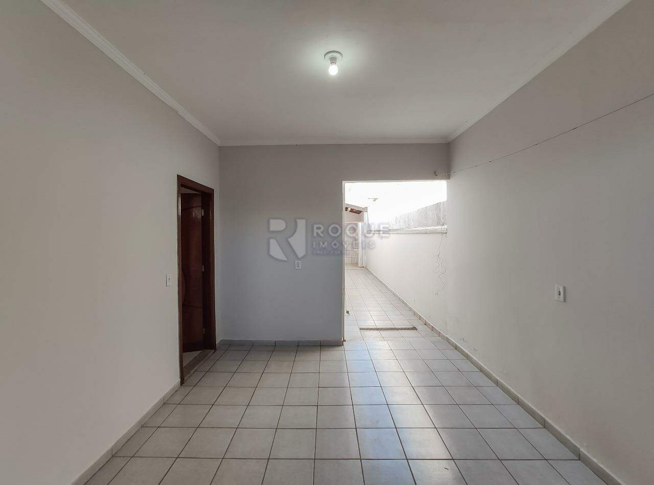 Casa Residencial para aluguel no bairro Jardim São Lourenço: Garagem