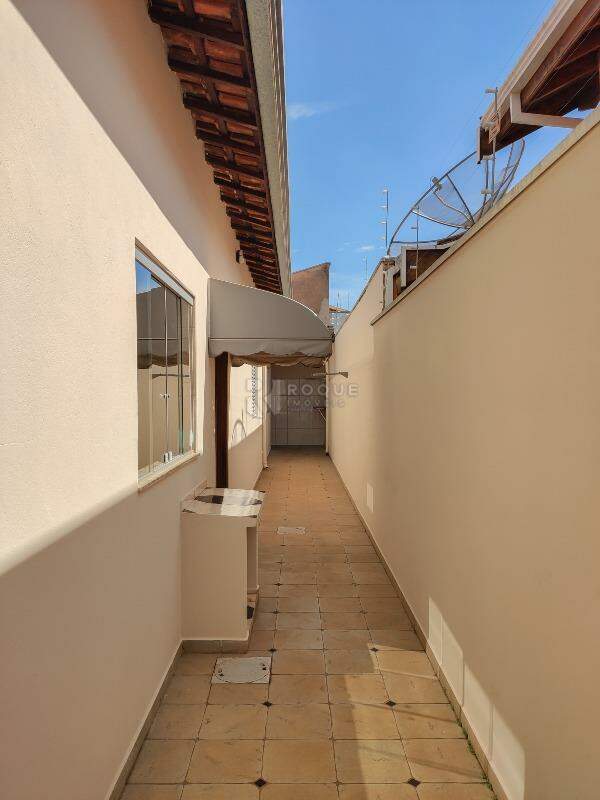 Casa Residencial para aluguel no bairro Parque Residencial Stahlberg: Corredor 