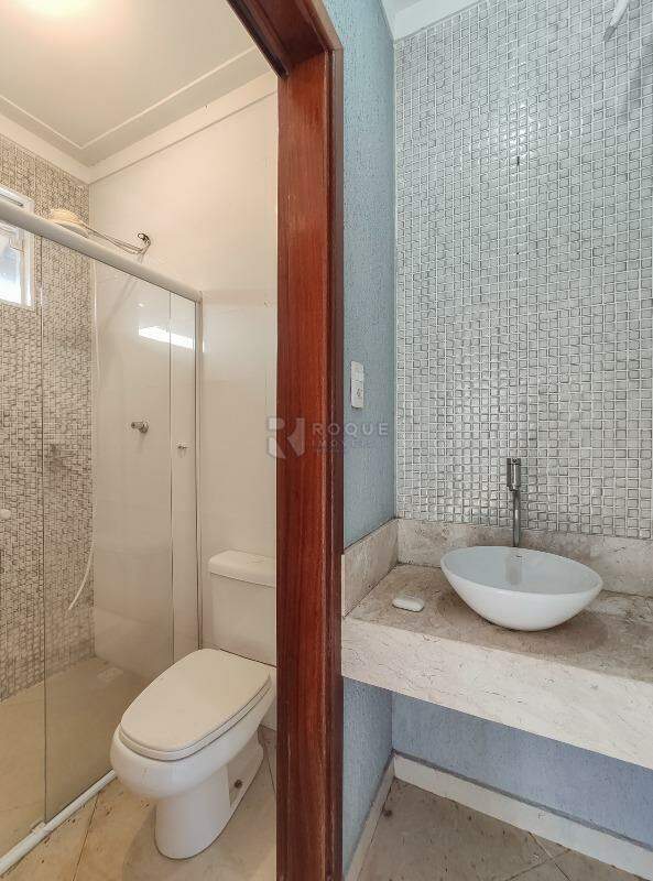 Casa em condomínio à venda no bairro Parque Residencial Roland: WC externo 
