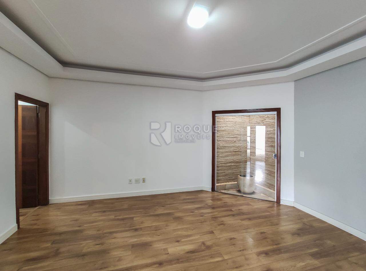 Casa em condomínio à venda no bairro Parque Residencial Roland: Sala
