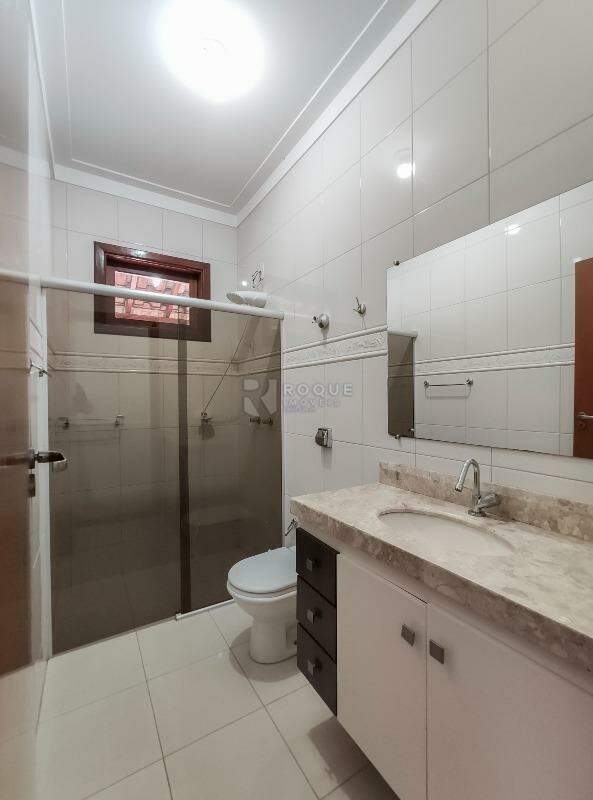 Casa em condomínio à venda no bairro Parque Residencial Roland: WC social 