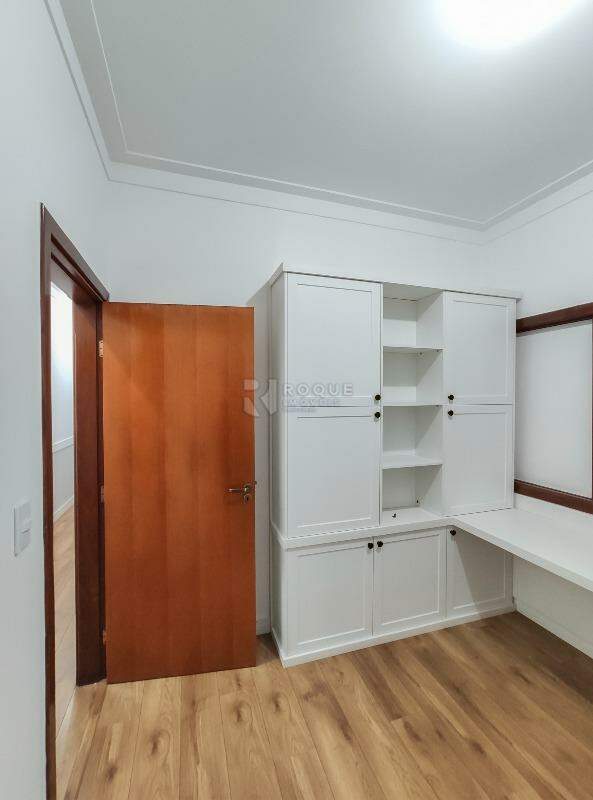 Casa em condomínio à venda no bairro Parque Residencial Roland: Dormitório 2