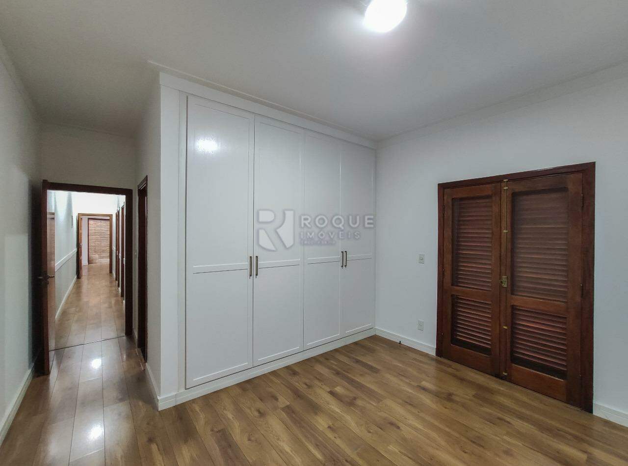 Casa em condomínio à venda no bairro Parque Residencial Roland: Dormitório 3 suíte 